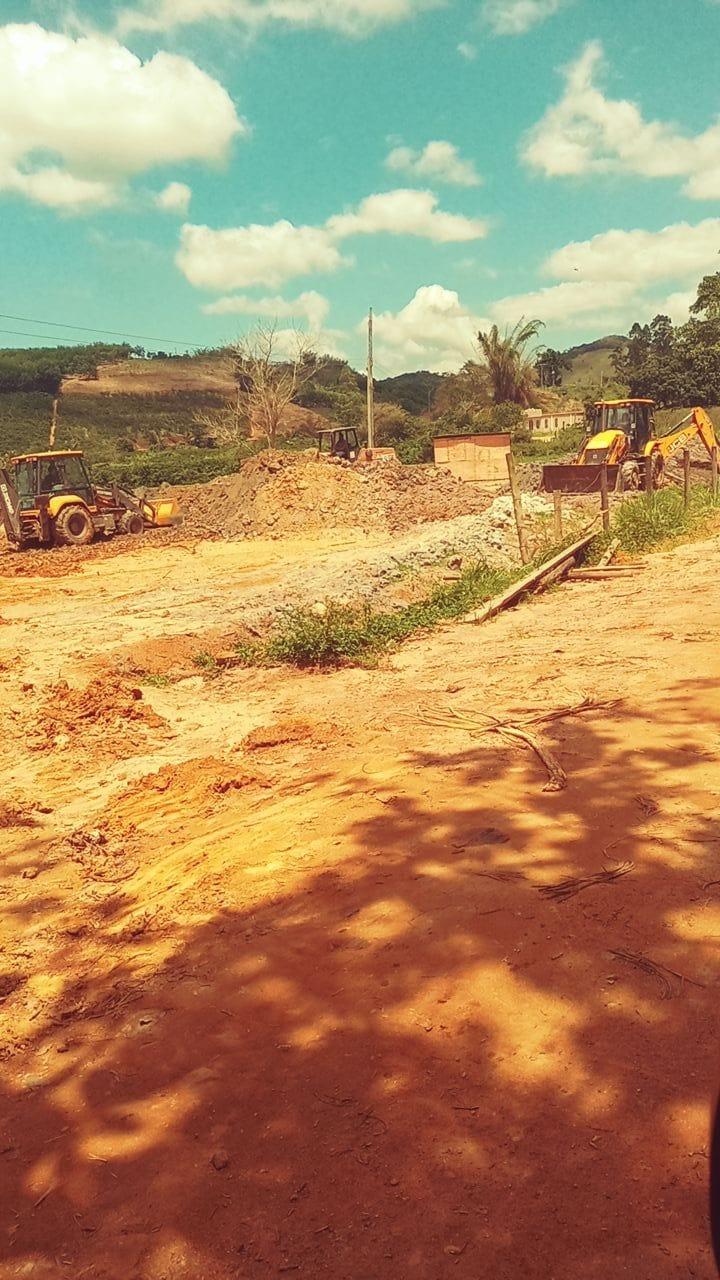 Iniciada a construção do campo bom de bola.