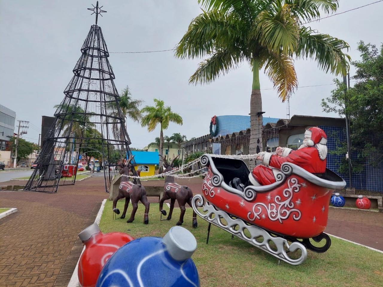 Árvores gigantes e 80 mil microlâmpadas irão ornamentar Anchieta para o Natal