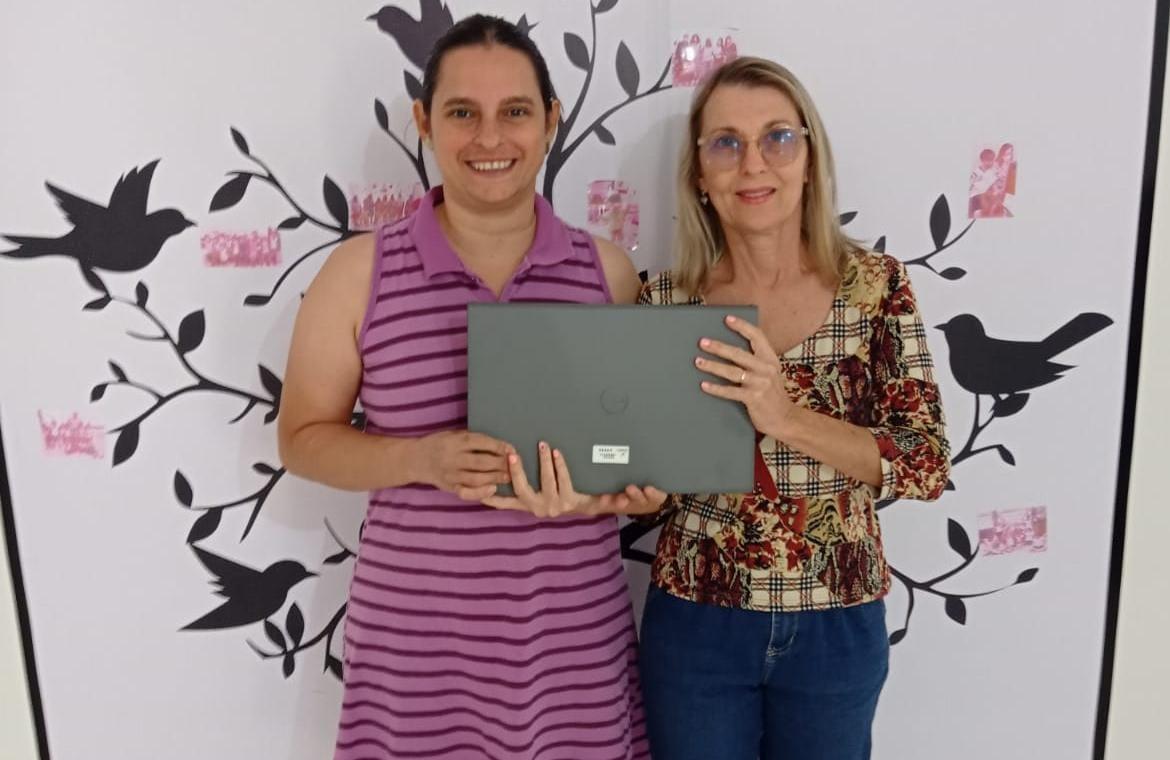 Tecnologia nas escolas: professores de Anchieta recebem notebooks