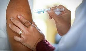 Vitória aplica mais de 2 mil doses de vacinas neste sábado (26)