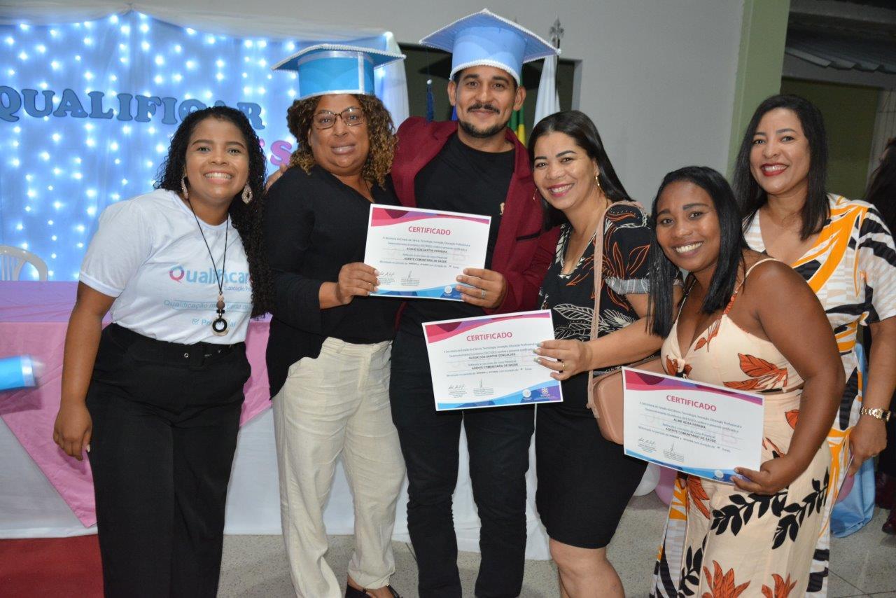 63 Alunos Recebem Diploma em Cursos de Qualificação Voltados à Saúde
