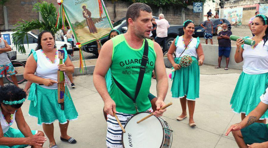 ​Fincadas de mastro de São Benedito na Barra do Jucu começam neste domingo (18)