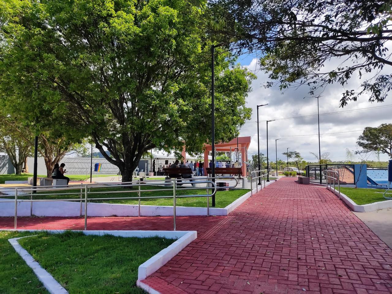 Moradores de Chapada do A ganham ampla praça