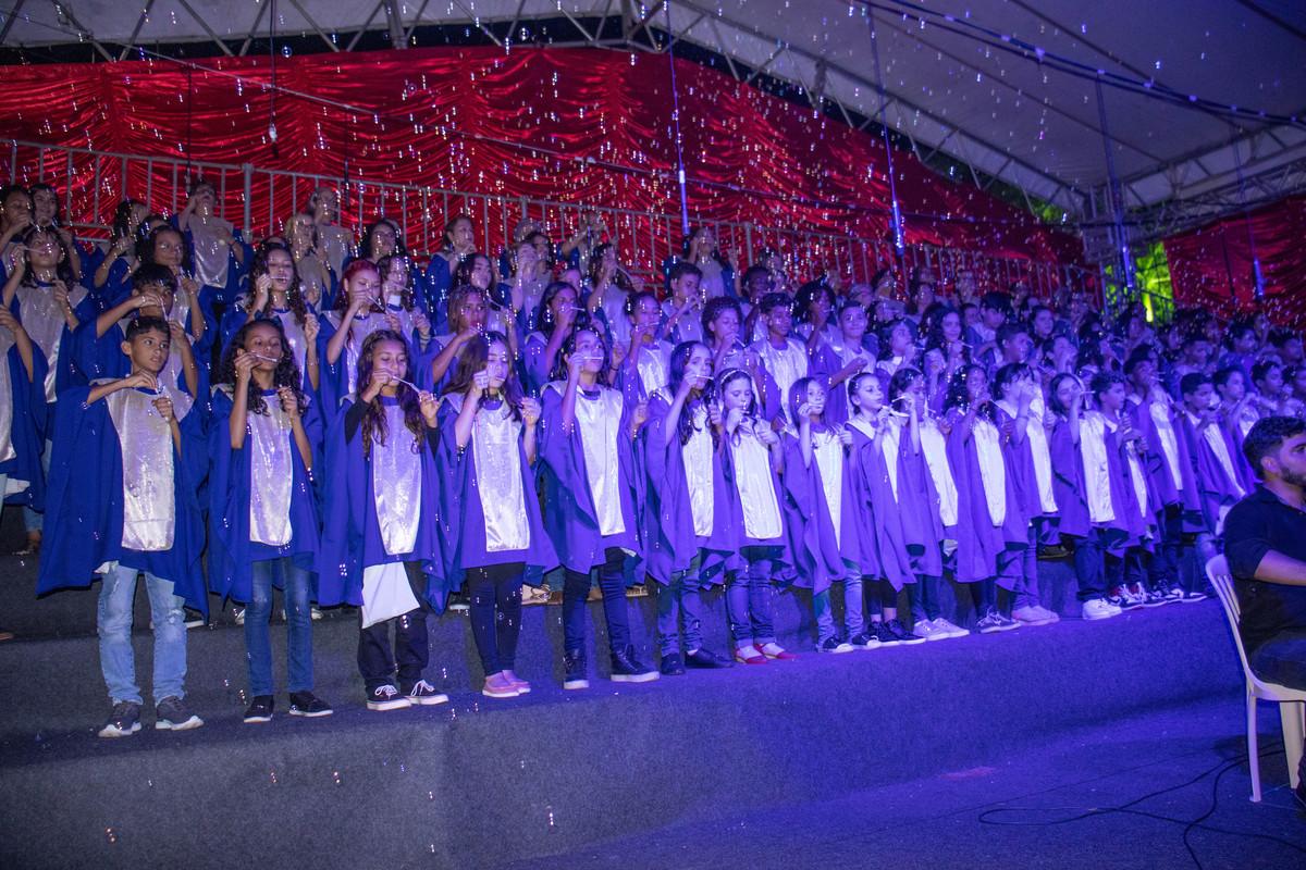 Música, cores e espírito natalino marcam a abertura do ‘Natal Luz Piúma’