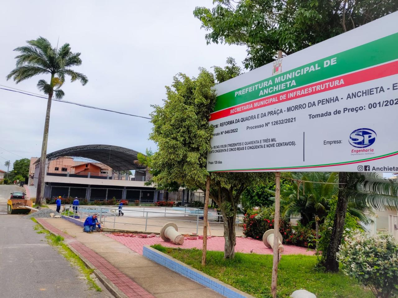 Obras na reta final para reformar quadra e praça no Morro da Penha