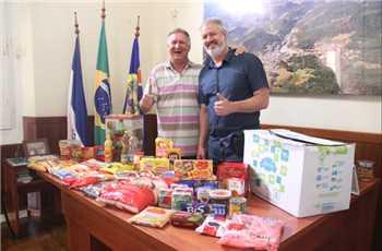 Prefeitura entrega as tradicionais Cestas de Natal aos servidores municipais