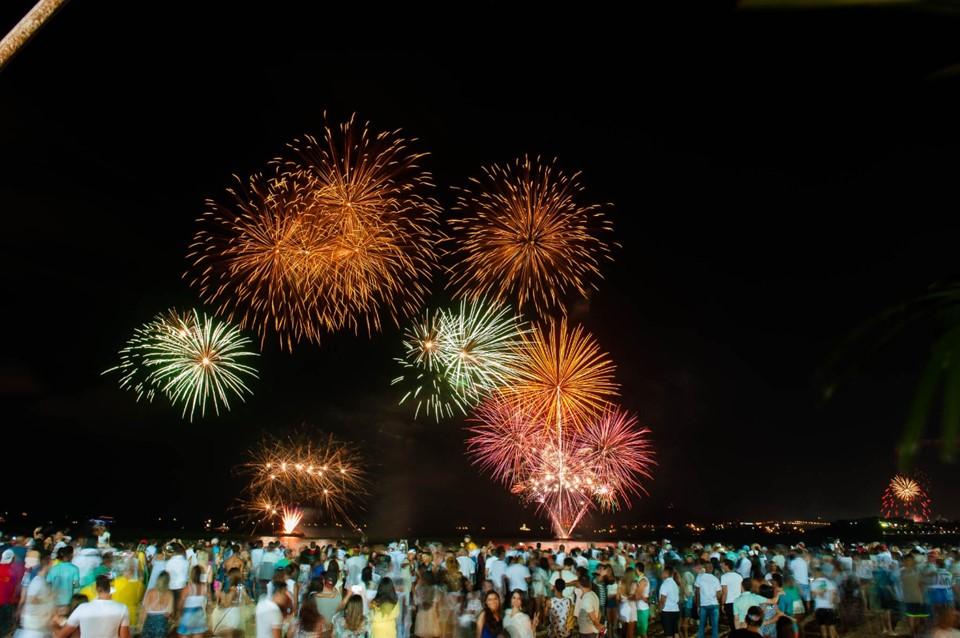 Shows e queima de fogos na virada em Anchieta