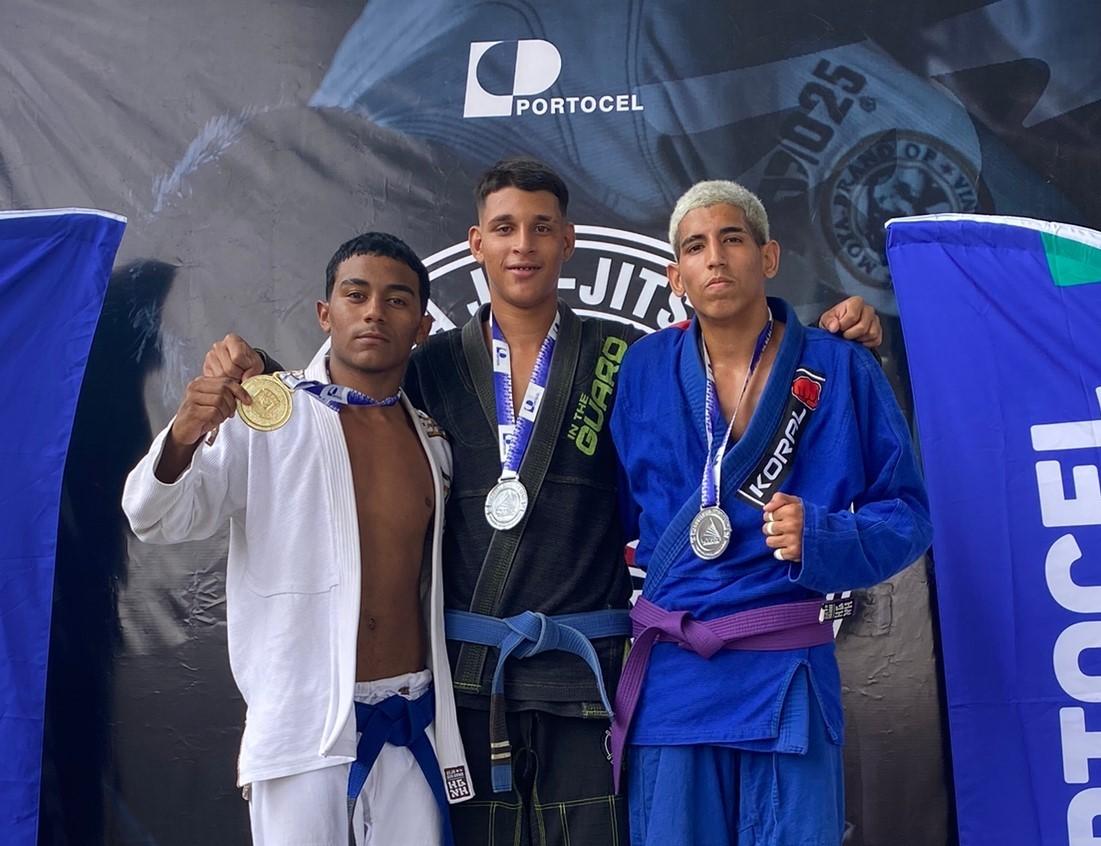 Atletas do projeto Irmãos de Tatame conquistam medalhas de ouro e prata em campeonato de jiu-jitsu