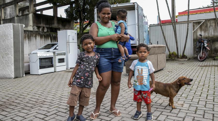 Cata-móveis: Prefeitura doa móveis e eletrodomésticos para famílias da Região 5