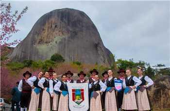 Daniele da Concertina e Grupo de Danças de Pedra Azul no Kulturfestival