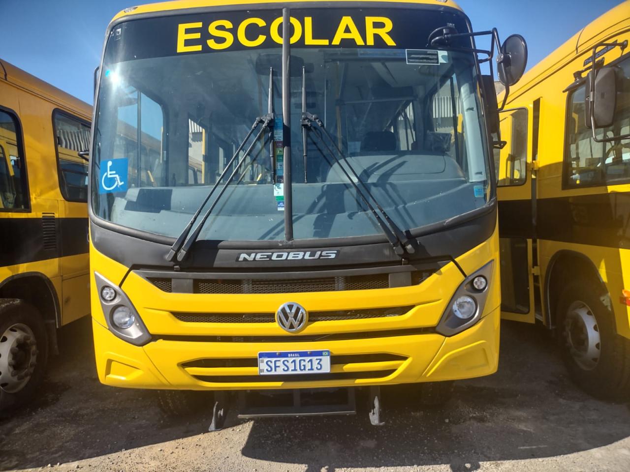 Educação de Anchieta adquire ônibus e veículos para atender alunos e profissionais
