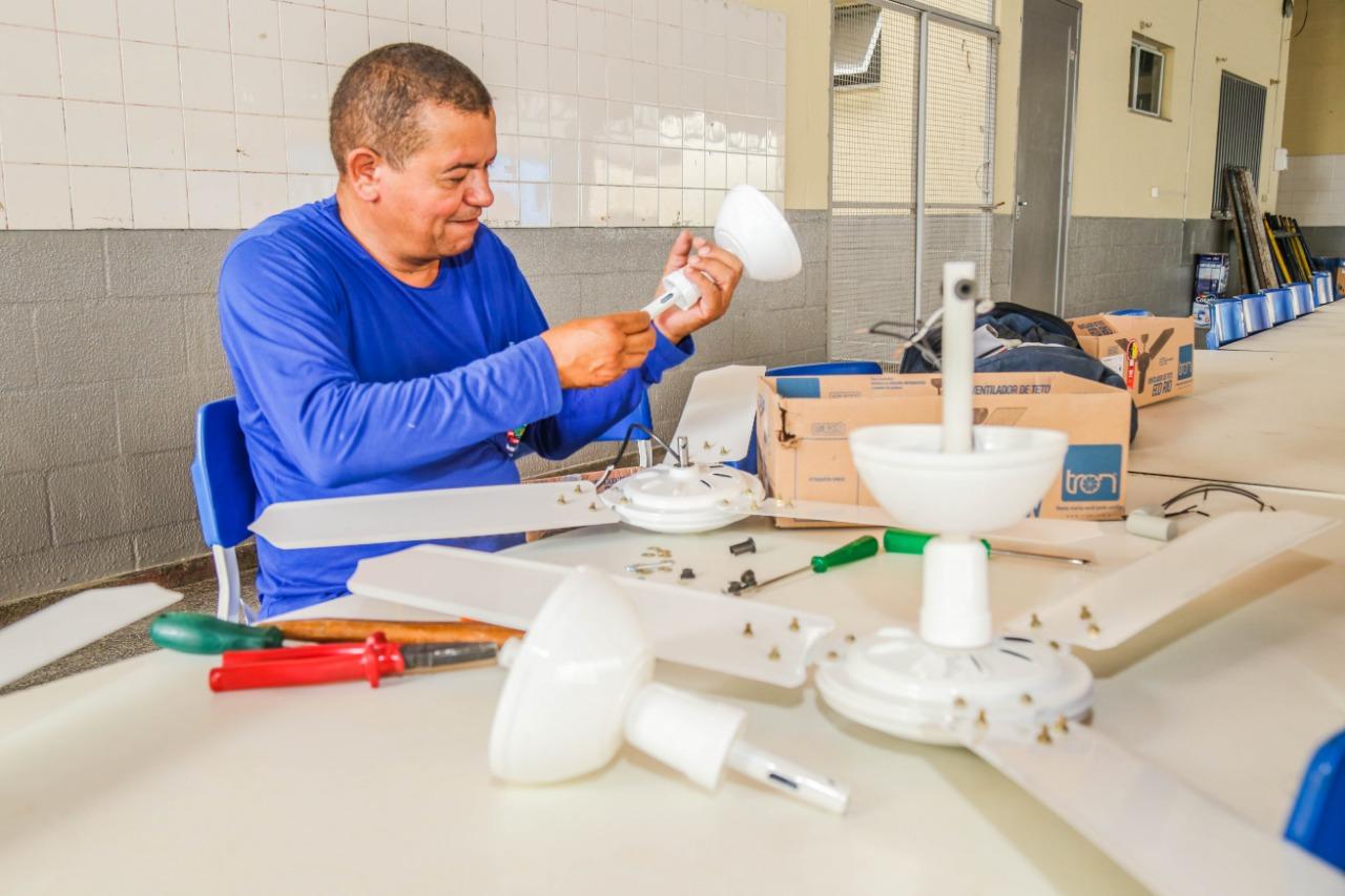 Escolas da Prefeitura de Linhares recebem manutenção na infraestrutura para volta às aulas