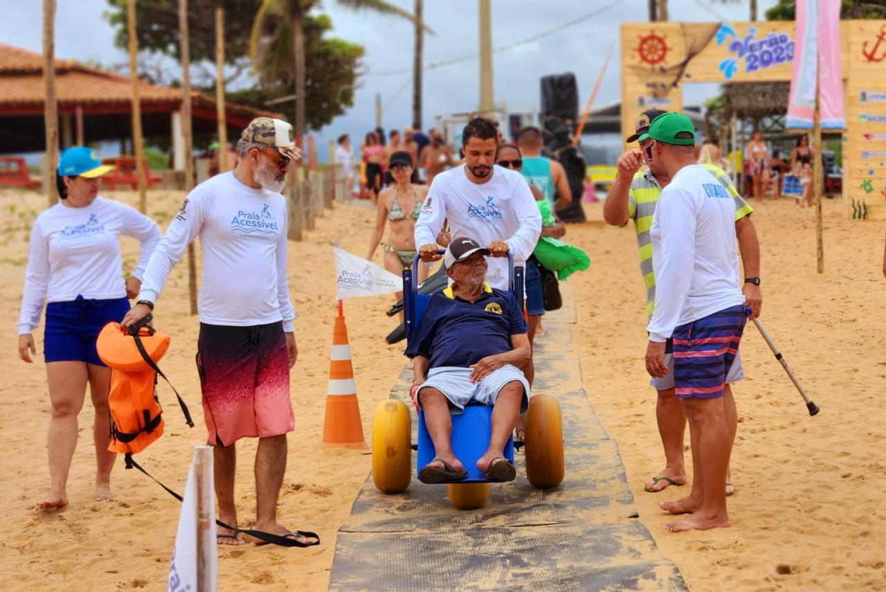 Praia Acessível: aos 80 anos, morador de Rio Bananal toma banho de mar pela primeira vez em Pontal do Ipiranga