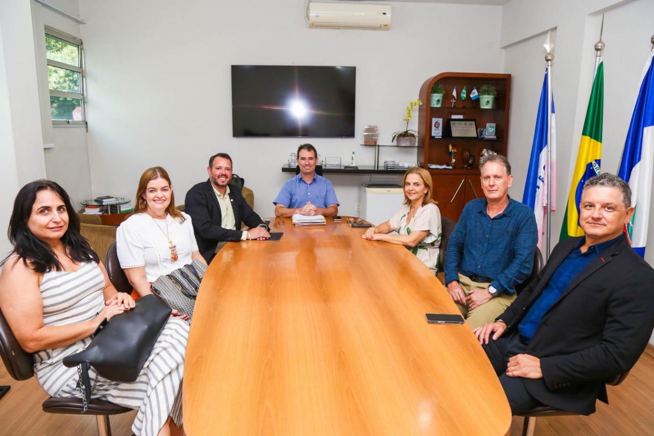 Prefeito Bruno recebe diretoria da Associação dos Contabilistas de Linhares