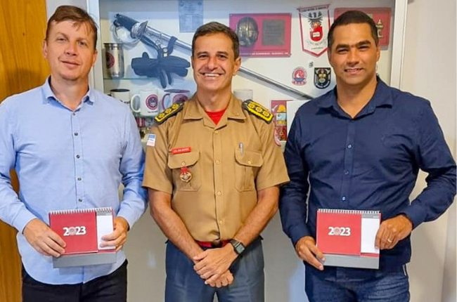 Prefeito e vice-prefeito se reúnem com subcomandante-geral do Corpo de Bombeiros Militar