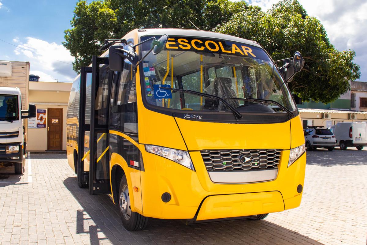 Prefeitura de Piúma recebe novo micro-ônibus escolar
