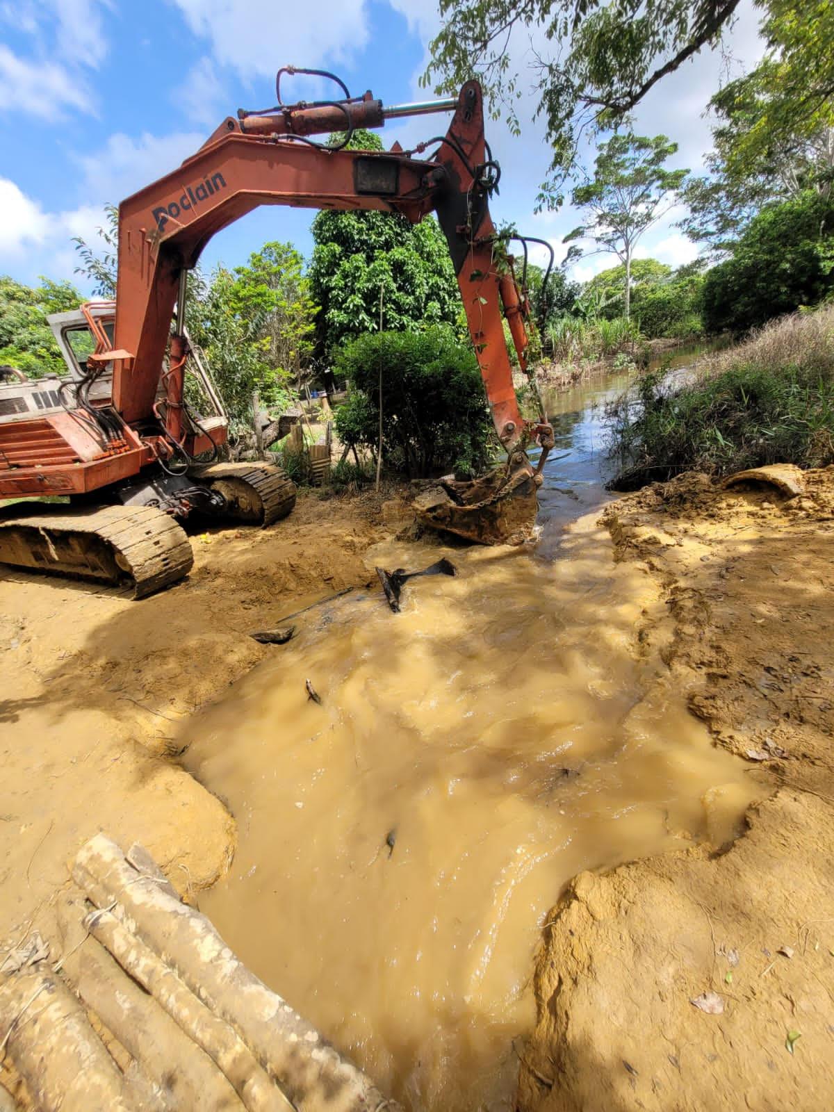 Prefeitura realiza recuperação de estrada de acesso à Brejo Grande