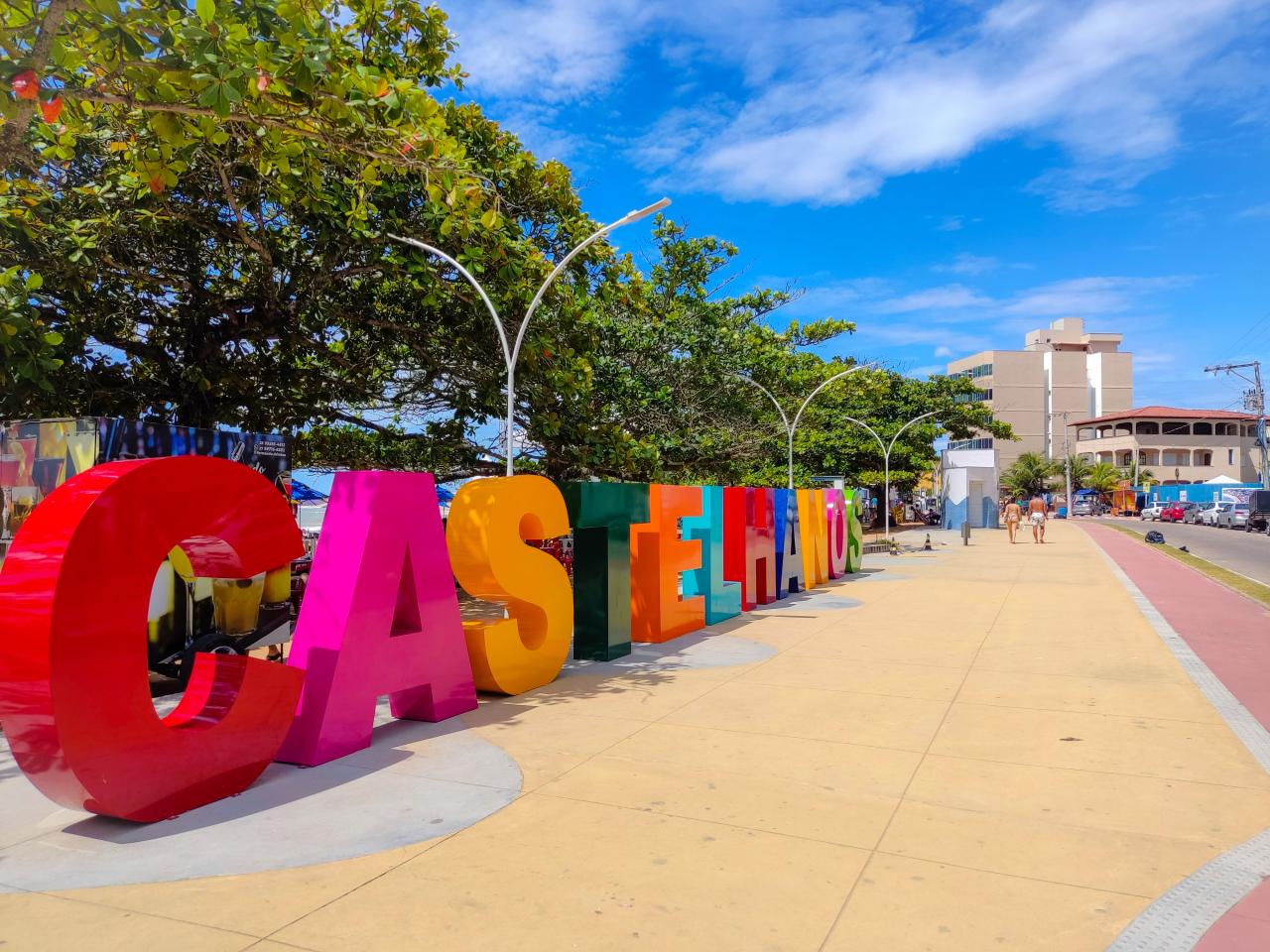 Temporada de luaus anima praias de Anchieta