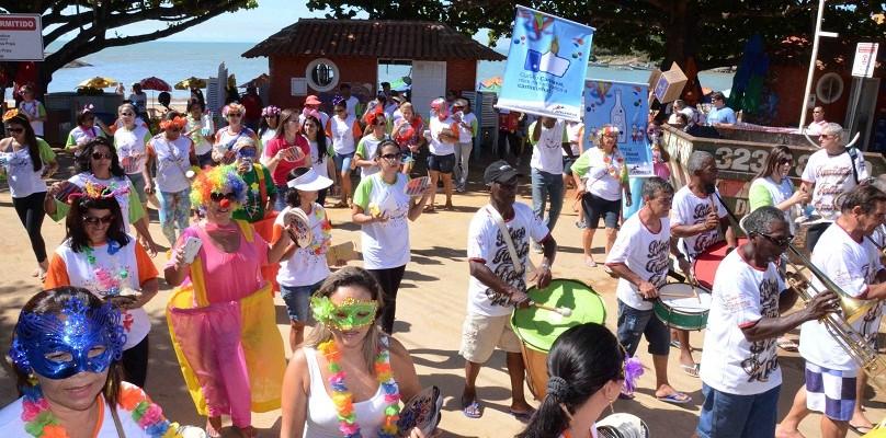 Alerta descontraído de foliões sobre saúde no Carnaval
