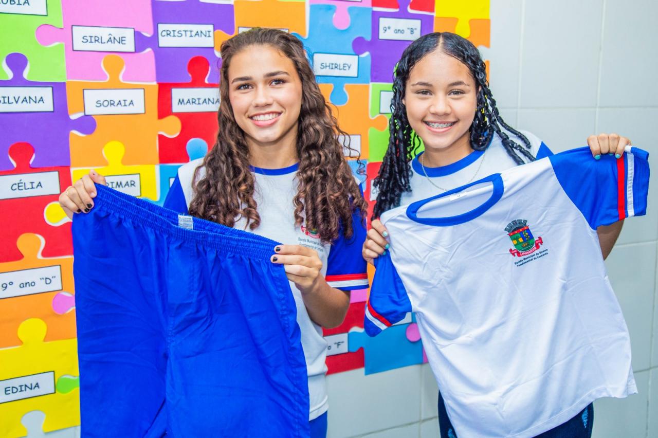 Alunos das escolas da Prefeitura de Linhares começam a receber novos uniformes