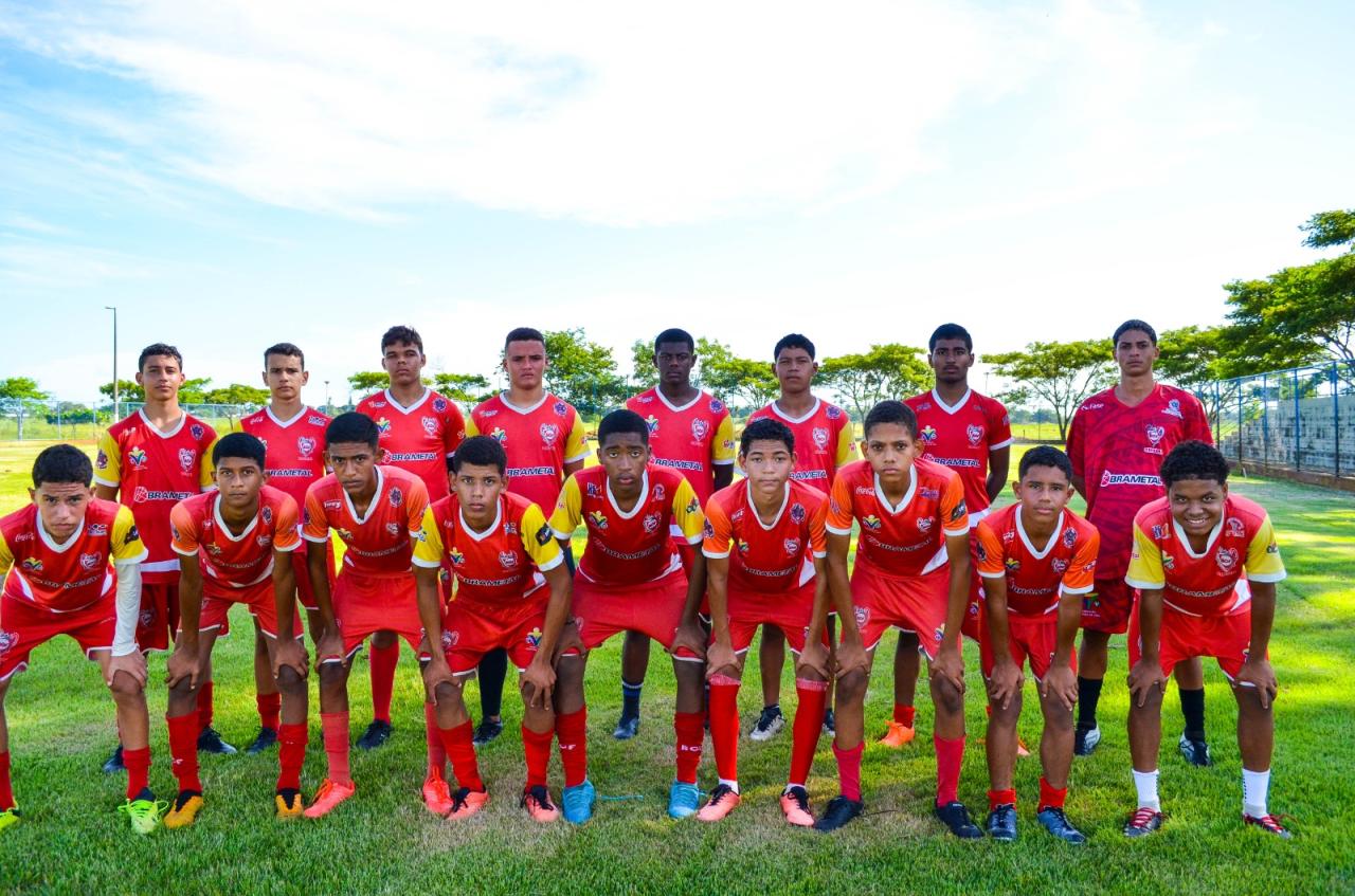 Atletas de projeto social de Bebedouro disputarão amistosos de futebol em Portugal