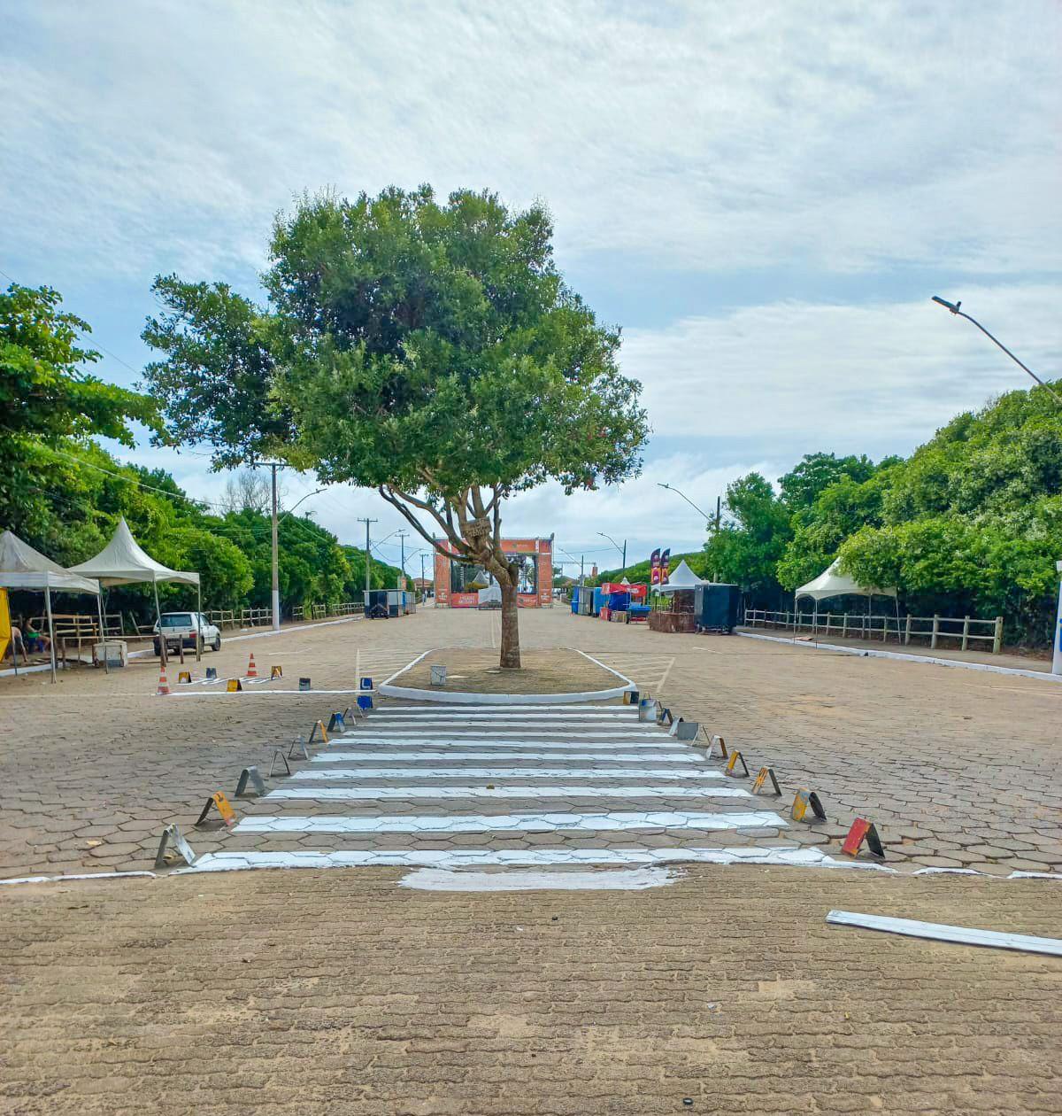 Carnaval 2023: Prefeitura reforça sinalização viária em avenida que terá passagem do trio elétrico no Pontal