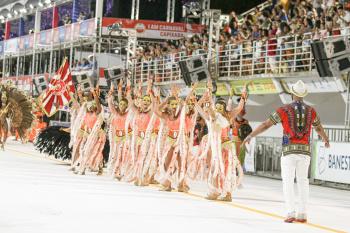 Carnaval 2023: Unidos de Barreiros leva a cultura afro para a passarela do samba