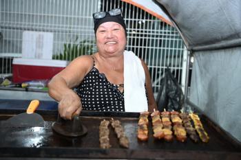 Carnaval gera renda extra para moradores do entorno do Sambão