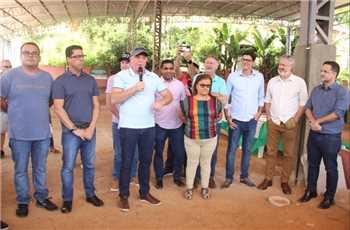 Governador visita obras no Centro de Eventos do Morangão