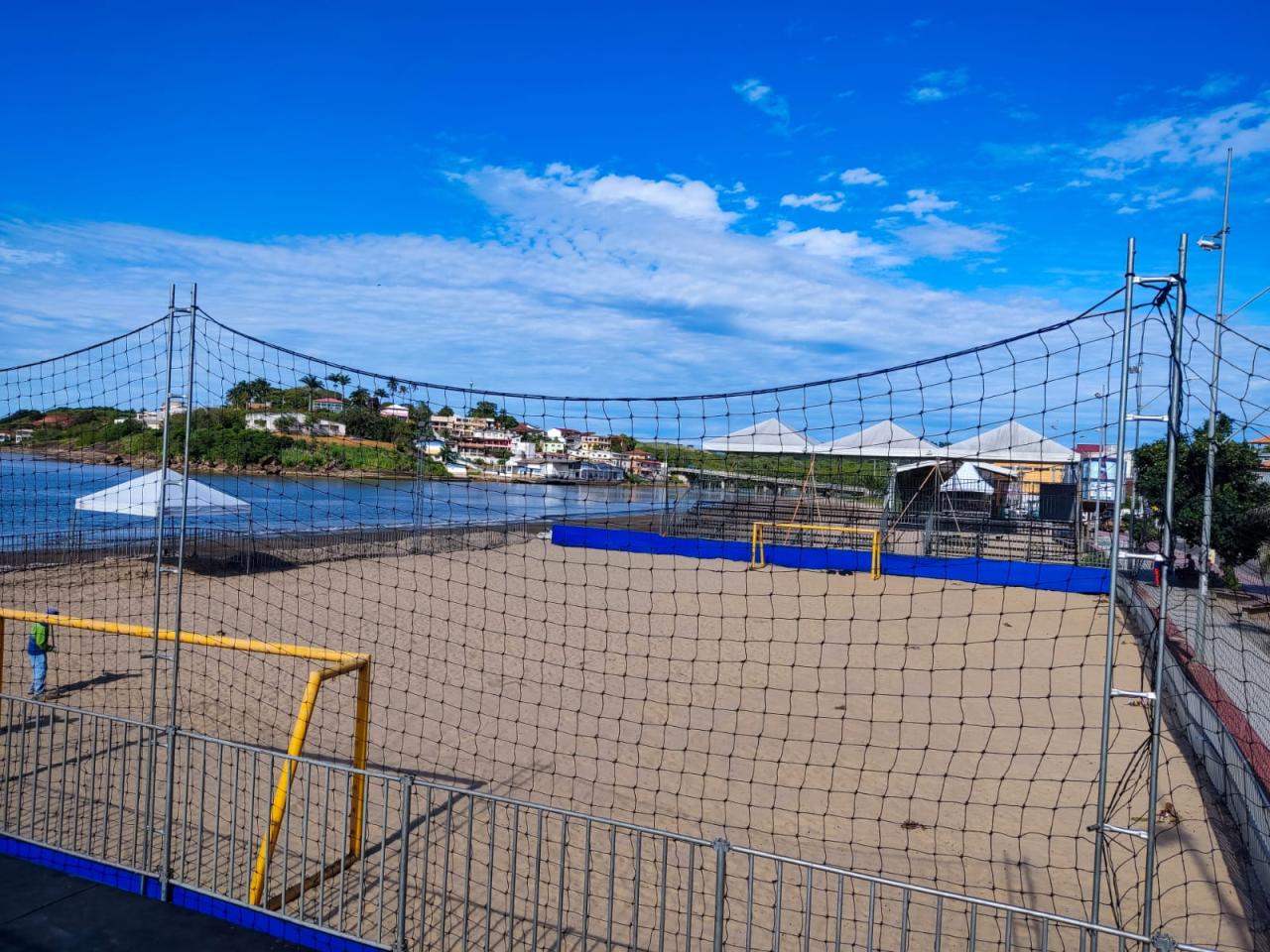 Homenagem e final de campeonato de beach soccer nesta sexta, 03
