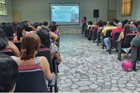 Merendeiras da rede municipal de ensino participam de treinamento sobre boas práticas na alimentação escolar