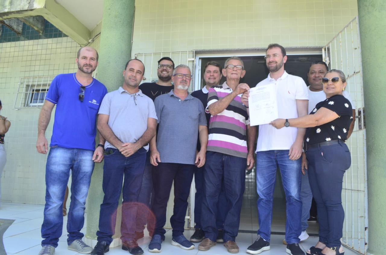 Prefeito de Anchieta assina ordens de serviço para reformar duas unidades de saúde