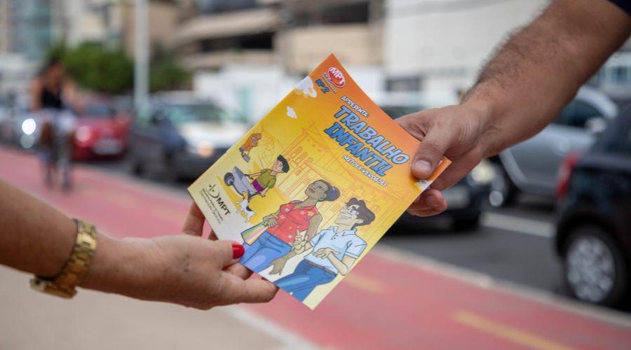 ​Prefeitura realiza ação na orla de conscientização contra o trabalho infantil