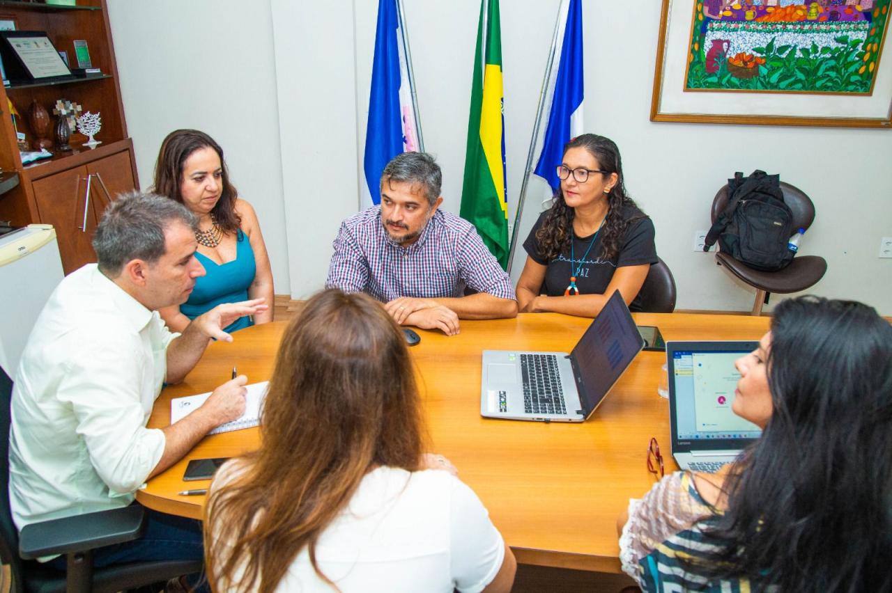 Prefeitura recebe diretor do Programa Educar pra Valer que visa consolidar a alfabetização de alunos da rede municipal