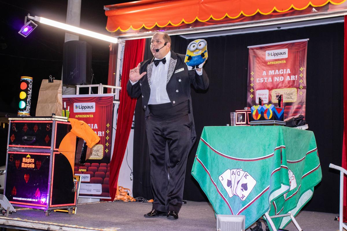 Quinta-feira de magia na Praça Dona Camen em Piúma