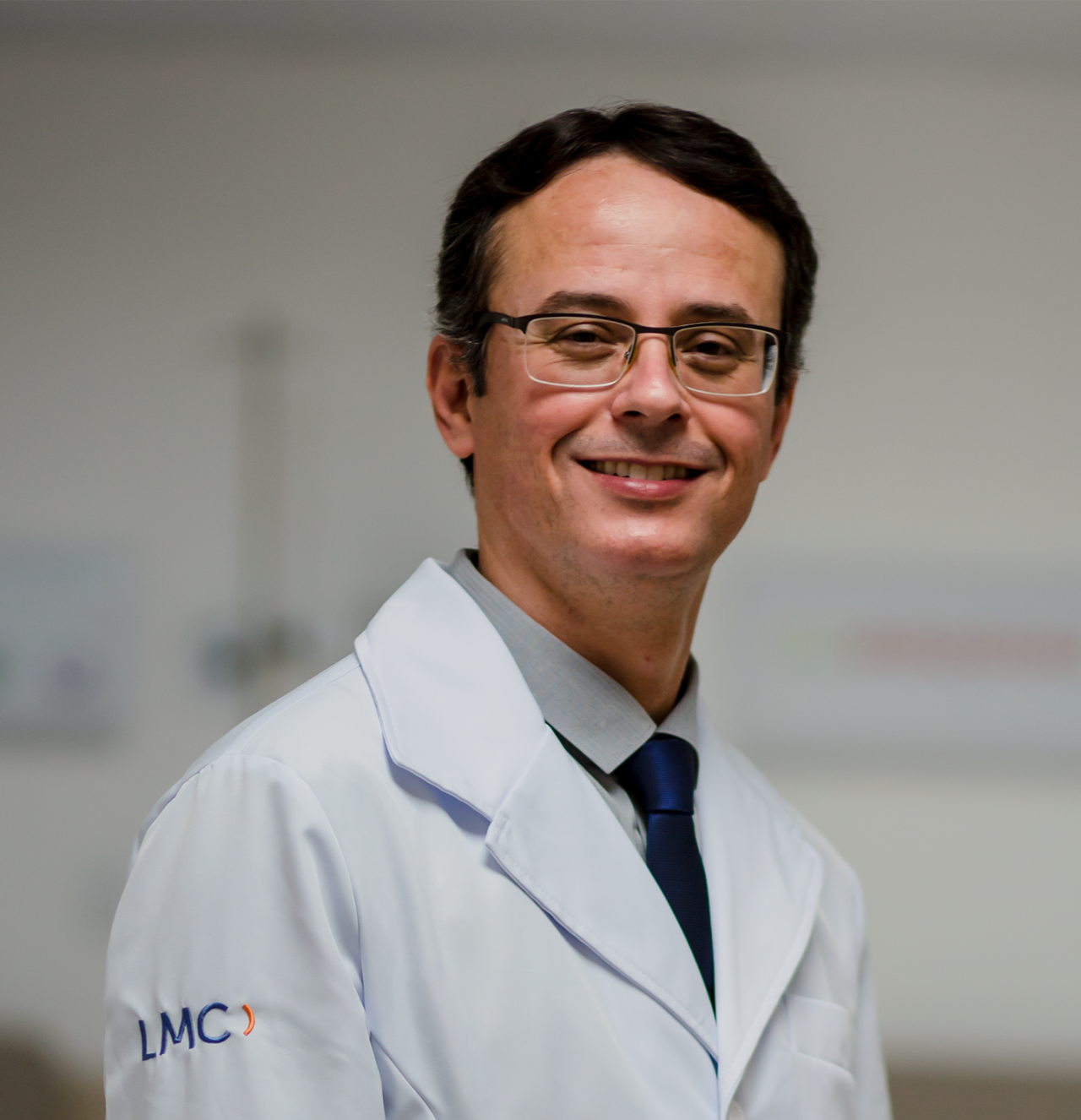 Volta às Aulas: médico ortopedista do Hospital LMC faz alerta sobre peso de mochilas escolares