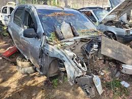 Agentes da Guarda e Policiais Civis fazem operação em desmanche de carros roubados