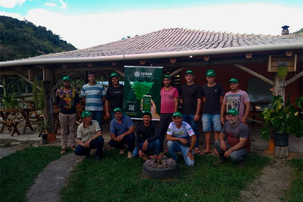 Moradores da Comunidade do Arrependido participam de curso de operação e manutenção de roçadora