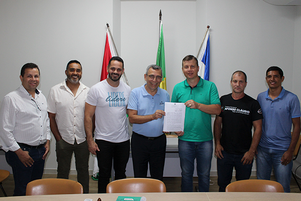 Prefeito em exercício assina Termo de Fomento para realização do Jesus Vida Verão em Afonso Cláudio