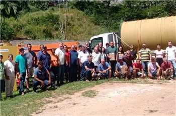 Desenvolvimento Rural entrega máquinas, equipamentos e veículo