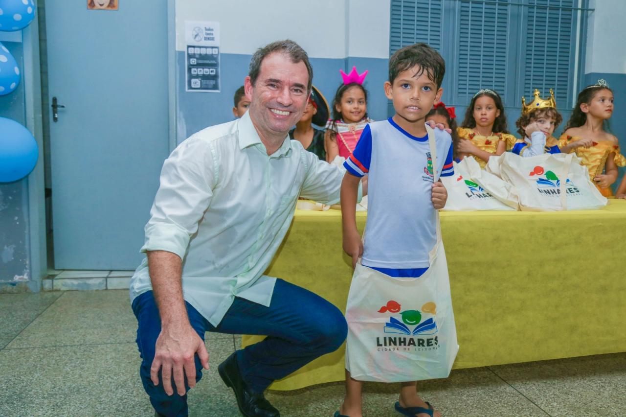 Livros do Programa Linhares, Cidade de Leitores continuam sendo entregues às escolas