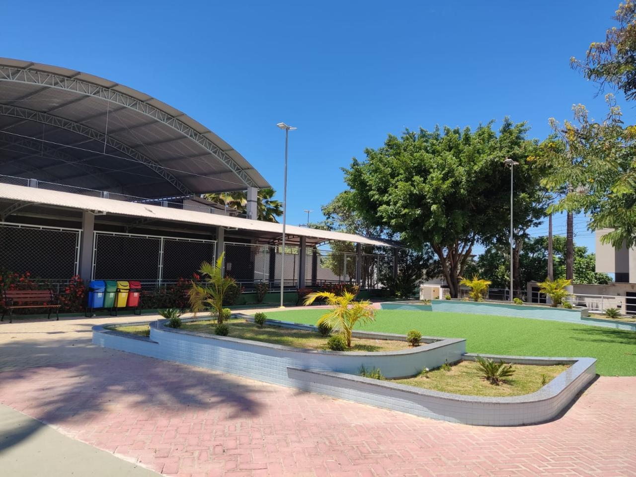Morro da Penha ganha praça e quadra totalmente reformadas