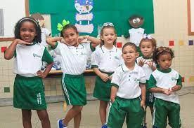 Prefeitura da Serra começa entrega de kit de uniforme e material escolar