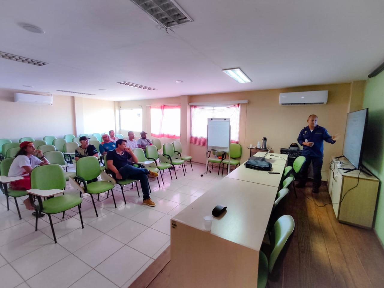 Anchietenses iniciam curso de aquaviários