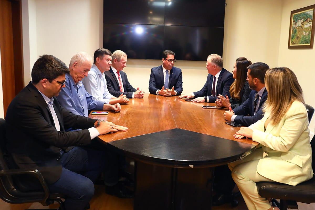 Assembleia Legislativa do ES recebe Governador e Vice-Governador em almoço histórico para fortalecer parcerias pelo desenvolvimento do estado