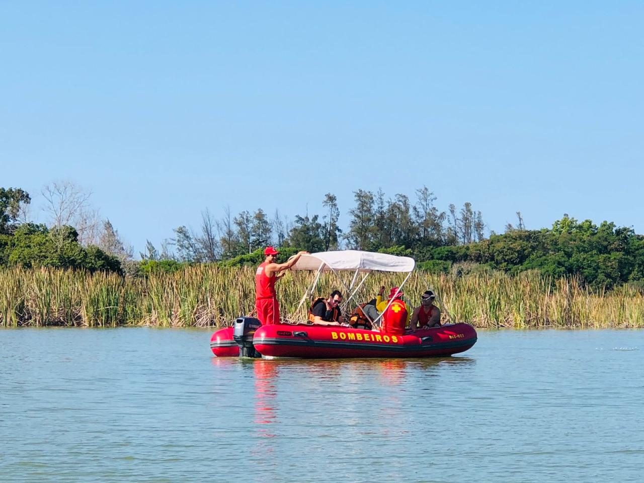 Equipe técnica irá avaliar microalgas na lagoa de Mãe-Bá