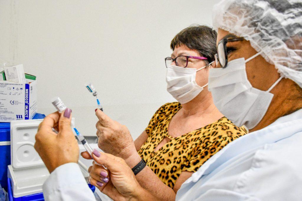 Linhares promove mutirão de vacinação contra gripe e covid-19, neste sábado (13)