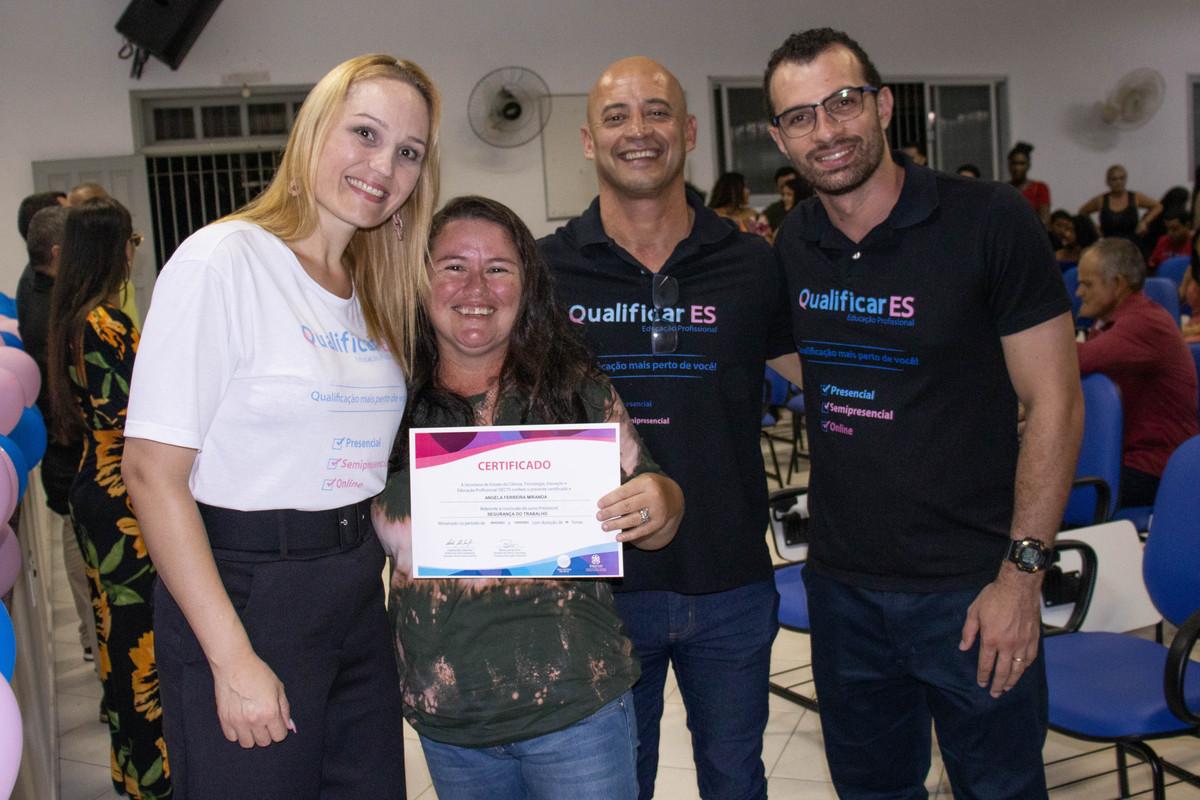 Piúma realiza formatura de 100 alunos do Qualificar ES