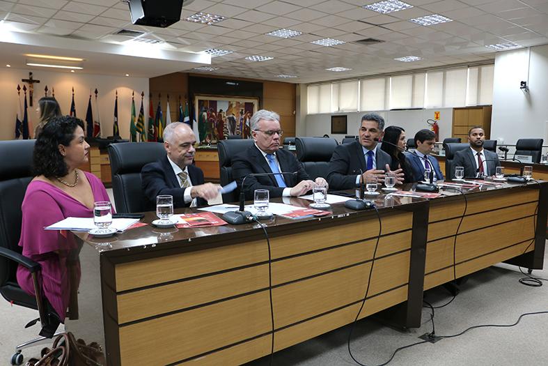 Prefeitura de Piúma e Poder Judiciário assinam termo de adesão para implementação do Escritório Social