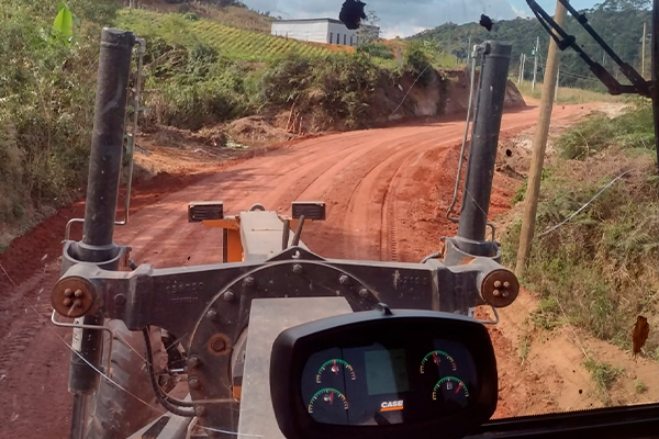 Prefeitura instala bueiro em trecho de estrada que receberá calçamento rural na Mata Fria